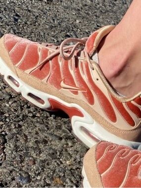 Nike Air Max Plus Shoes Women 8.5 Velvet Dusty Pink AH6788-201